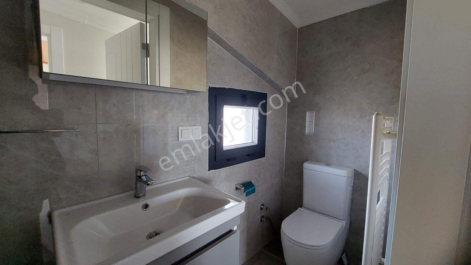 C.b. Route | Dikili Cumhuriyette Geniş Teraslı Şık Villa — fotoğraf 26