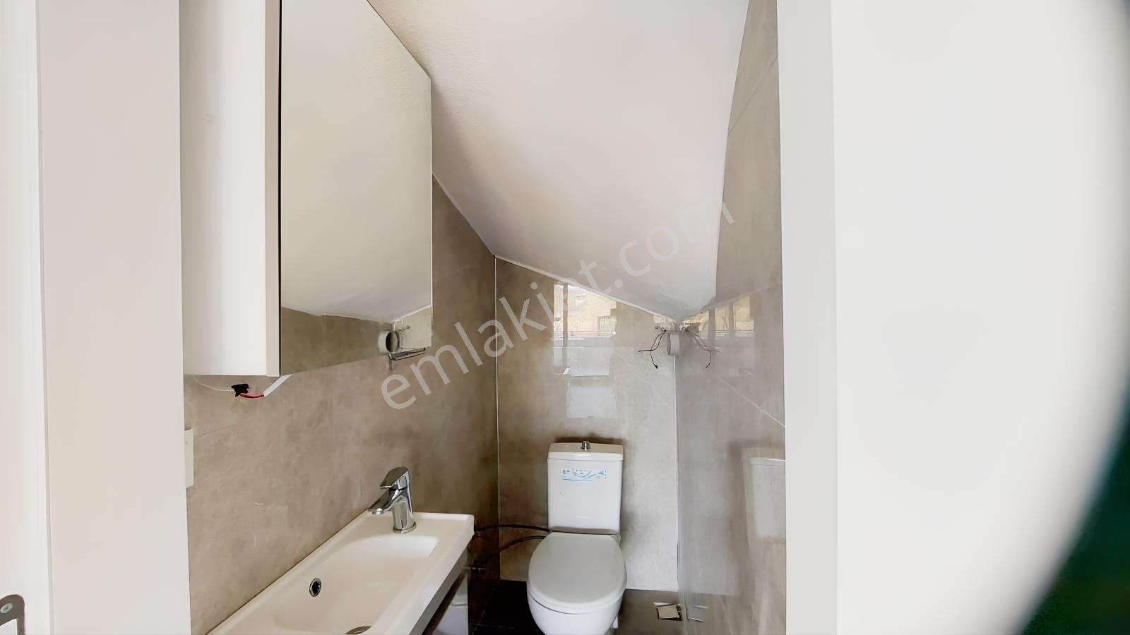 C.b. Route | Dikili Cumhuriyette Geniş Teraslı Şık Villa — fotoğraf 27