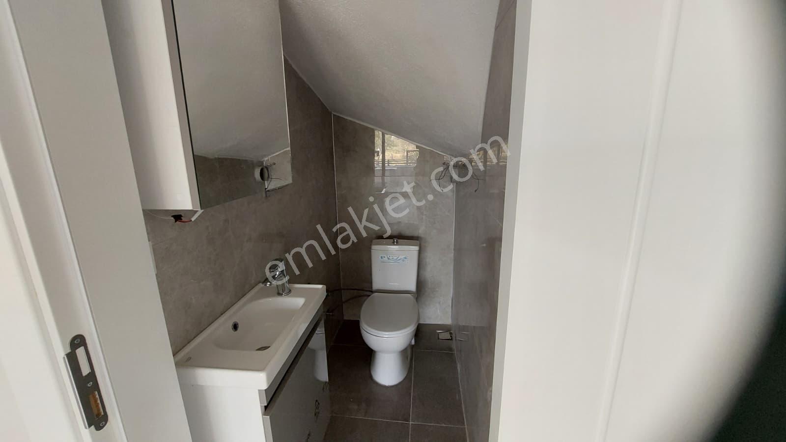 C.b. Route | Dikili Cumhuriyette Geniş Teraslı Şık Villa — fotoğraf 28