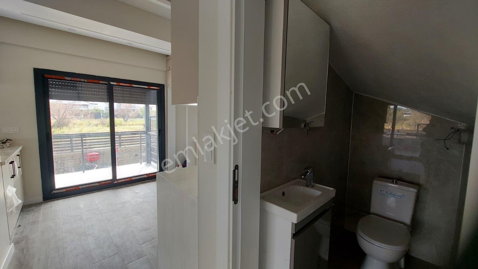 C.b. Route | Dikili Cumhuriyette Geniş Teraslı Şık Villa — fotoğraf 29