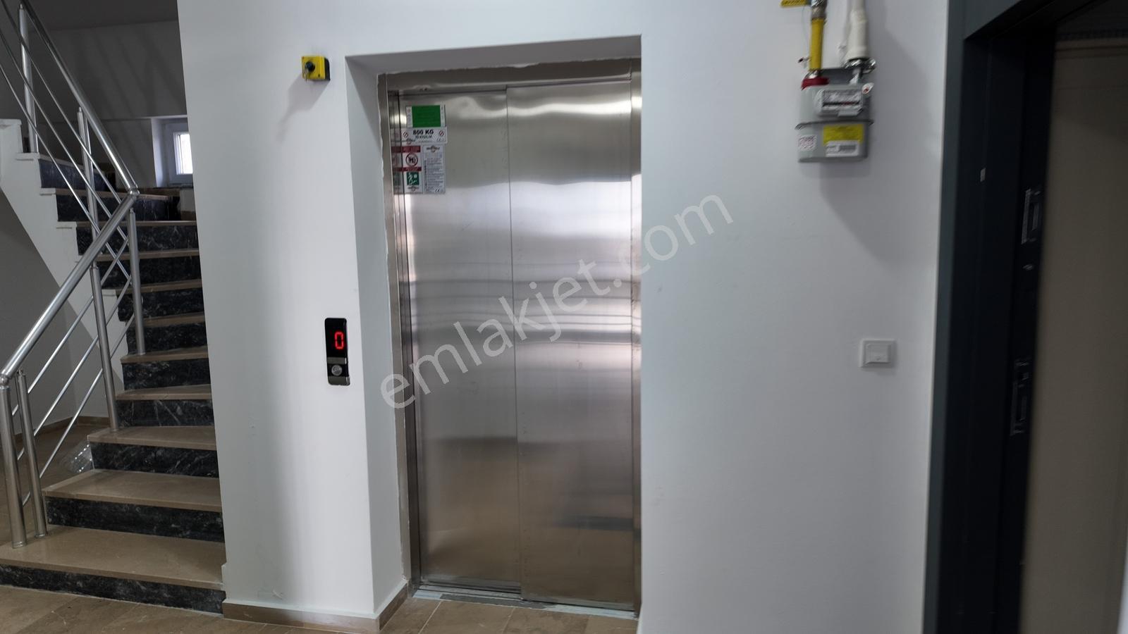 Cumhuriyet Mahallesi'nde Eşyalı, Masrafsız Oturuma Hazır 1+1 — fotoğraf 3