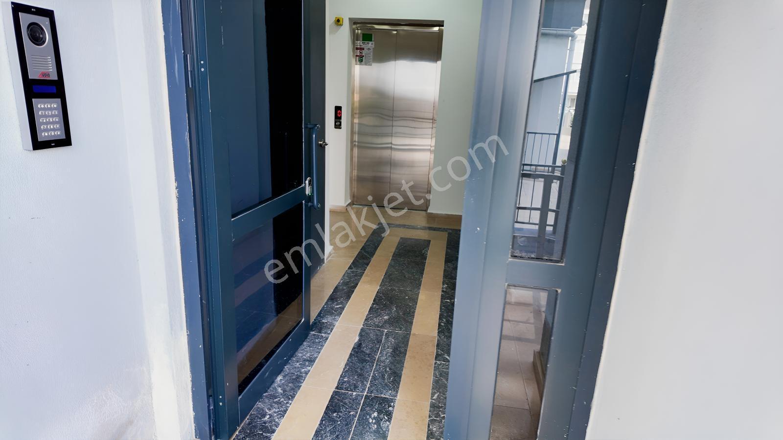 Cumhuriyet Mahallesi'nde Eşyalı, Masrafsız Oturuma Hazır 1+1 — fotoğraf 4