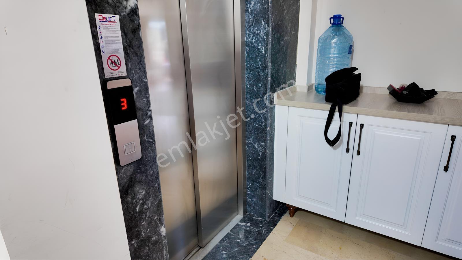 Cumhuriyet Mahallesi'nde Eşyalı, Masrafsız Oturuma Hazır 1+1 — fotoğraf 5