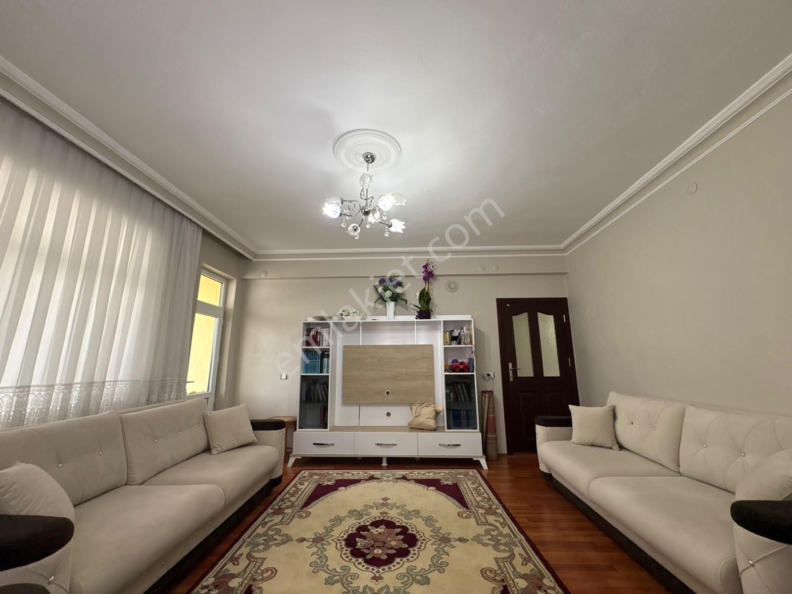 Meram Lalebahçede 630 M² Arsa Paylı Komple Satılık Bina !!! — fotoğraf 2
