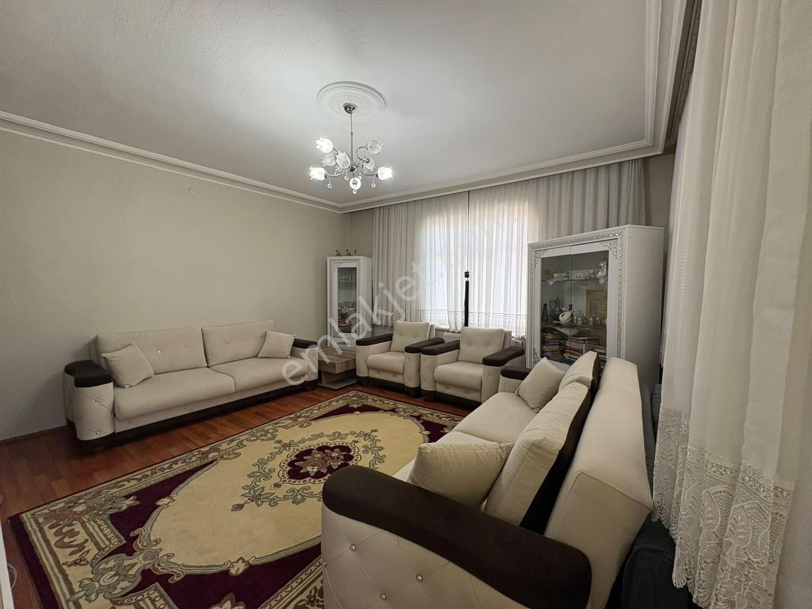 Meram Lalebahçede 630 M² Arsa Paylı Komple Satılık Bina !!! — fotoğraf 3