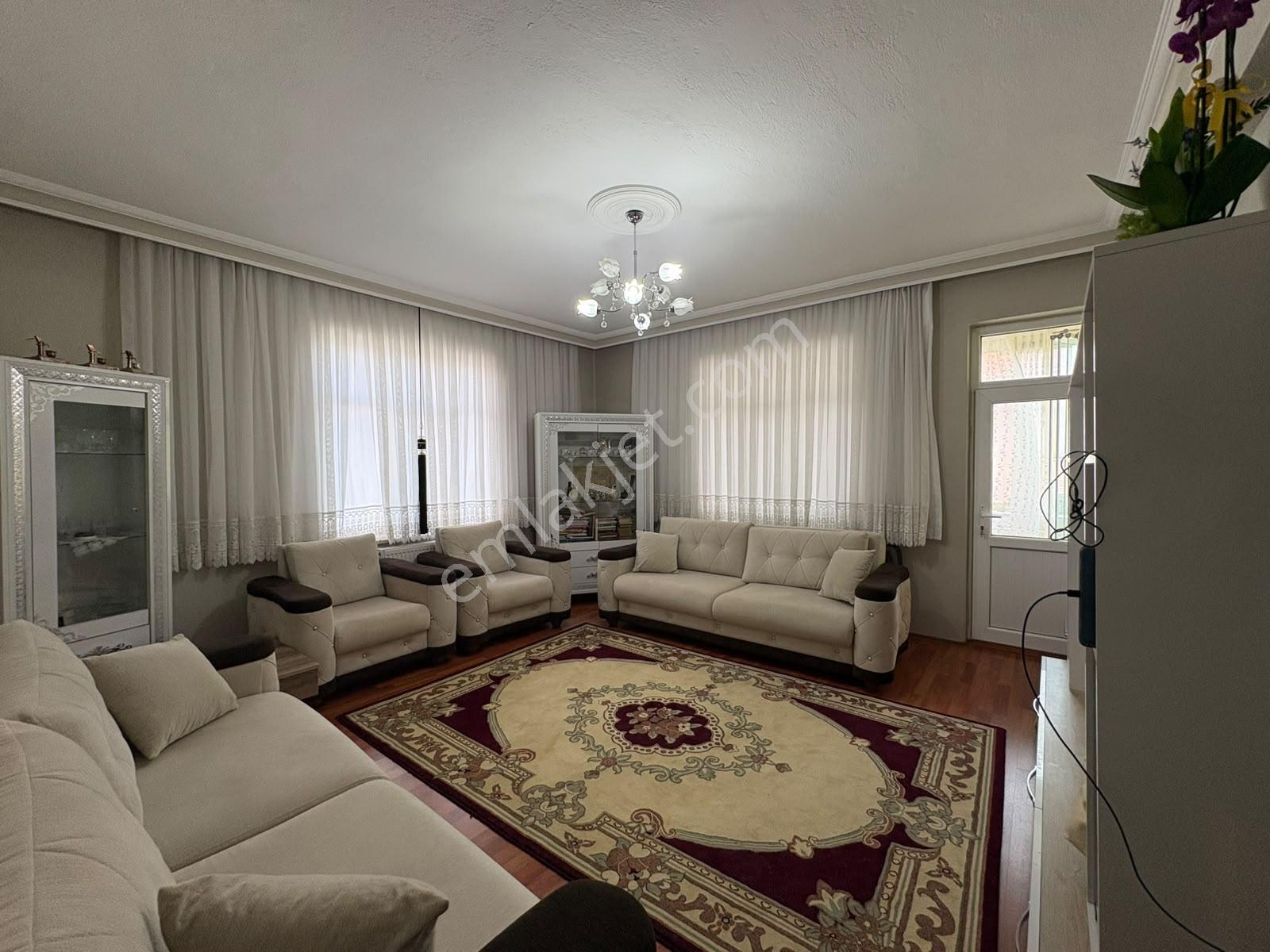 Meram Lalebahçede 630 M² Arsa Paylı Komple Satılık Bina !!! — fotoğraf 4