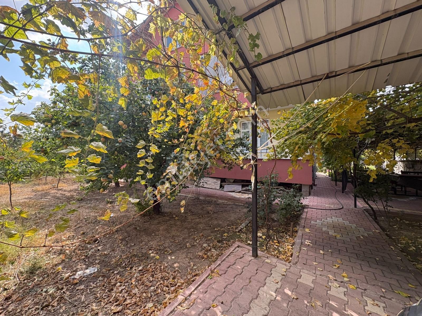 Meram Lalebahçede 630 M² Arsa Paylı Komple Satılık Bina !!! — fotoğraf 27