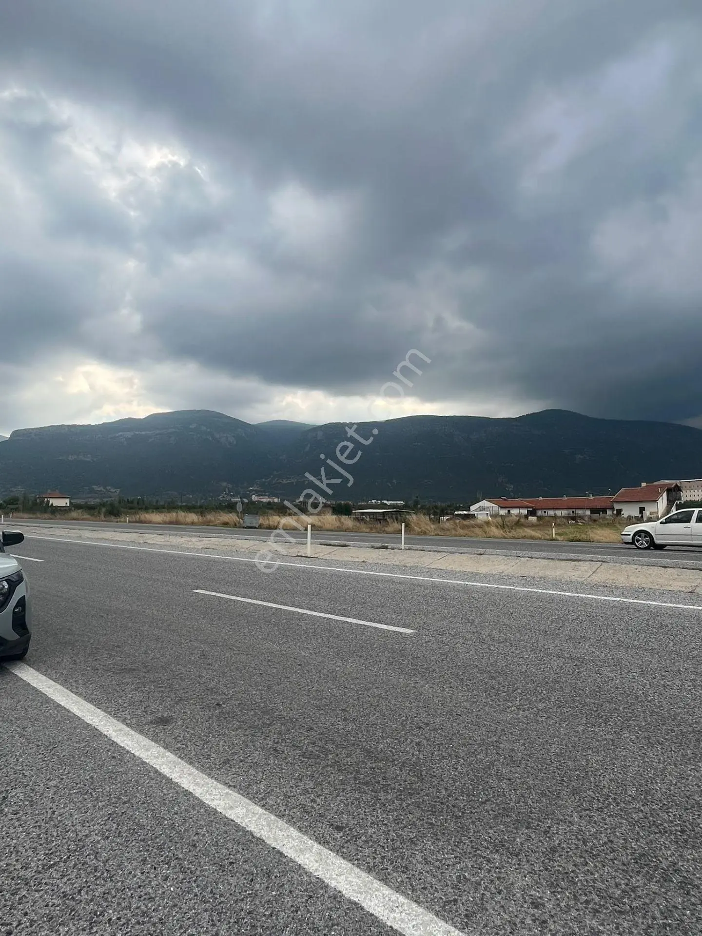 Eva Gayrimenkulden 2800 M² Yeni Antalya Yolu Üzeri Ticari İmarlı Fırsat Arsa Satışta! — fotoğraf 3