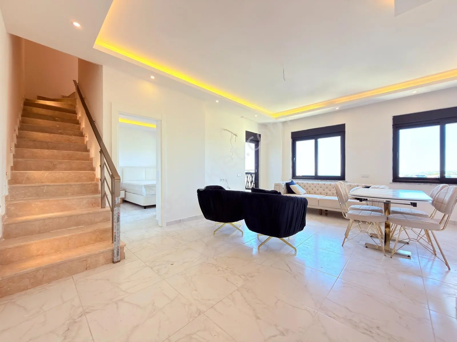 Alanya Avsallarda Geniş Mobilyalı Satılık 4+1 Dubleks Daire — fotoğraf 2