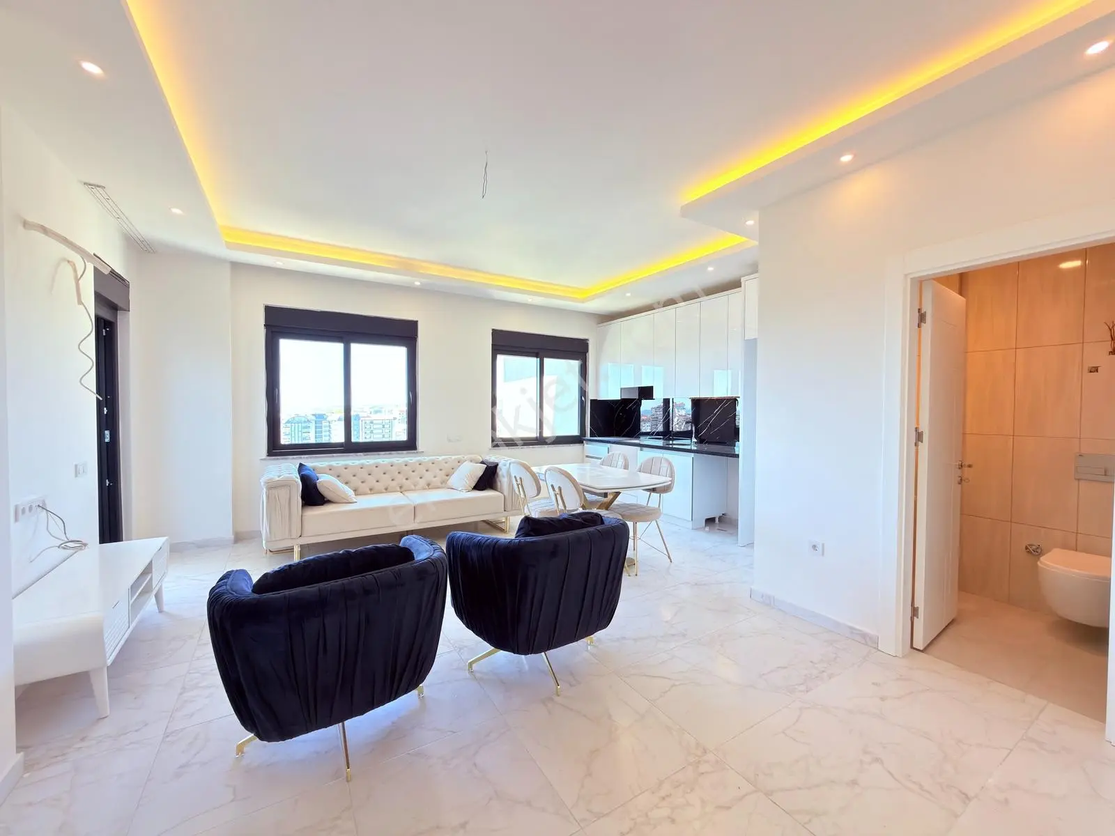 Alanya Avsallarda Geniş Mobilyalı Satılık 4+1 Dubleks Daire — fotoğraf 3