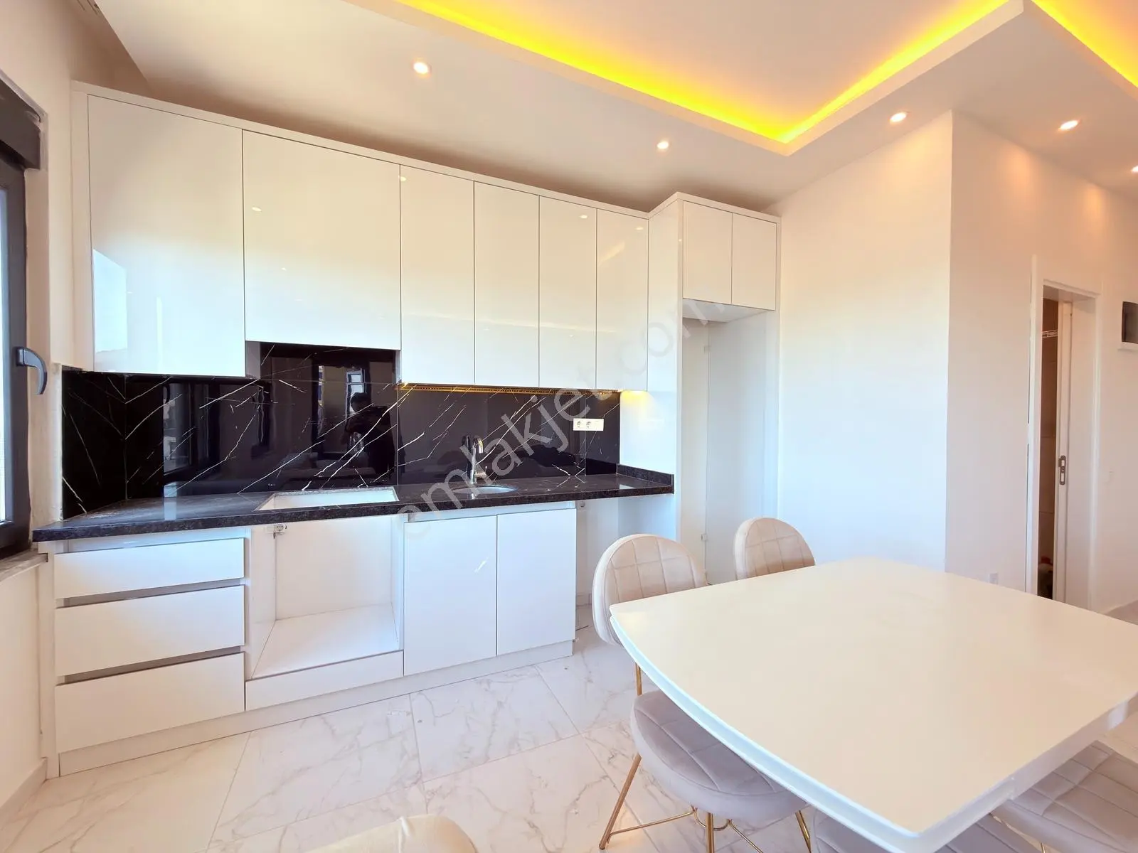 Alanya Avsallarda Geniş Mobilyalı Satılık 4+1 Dubleks Daire — fotoğraf 6