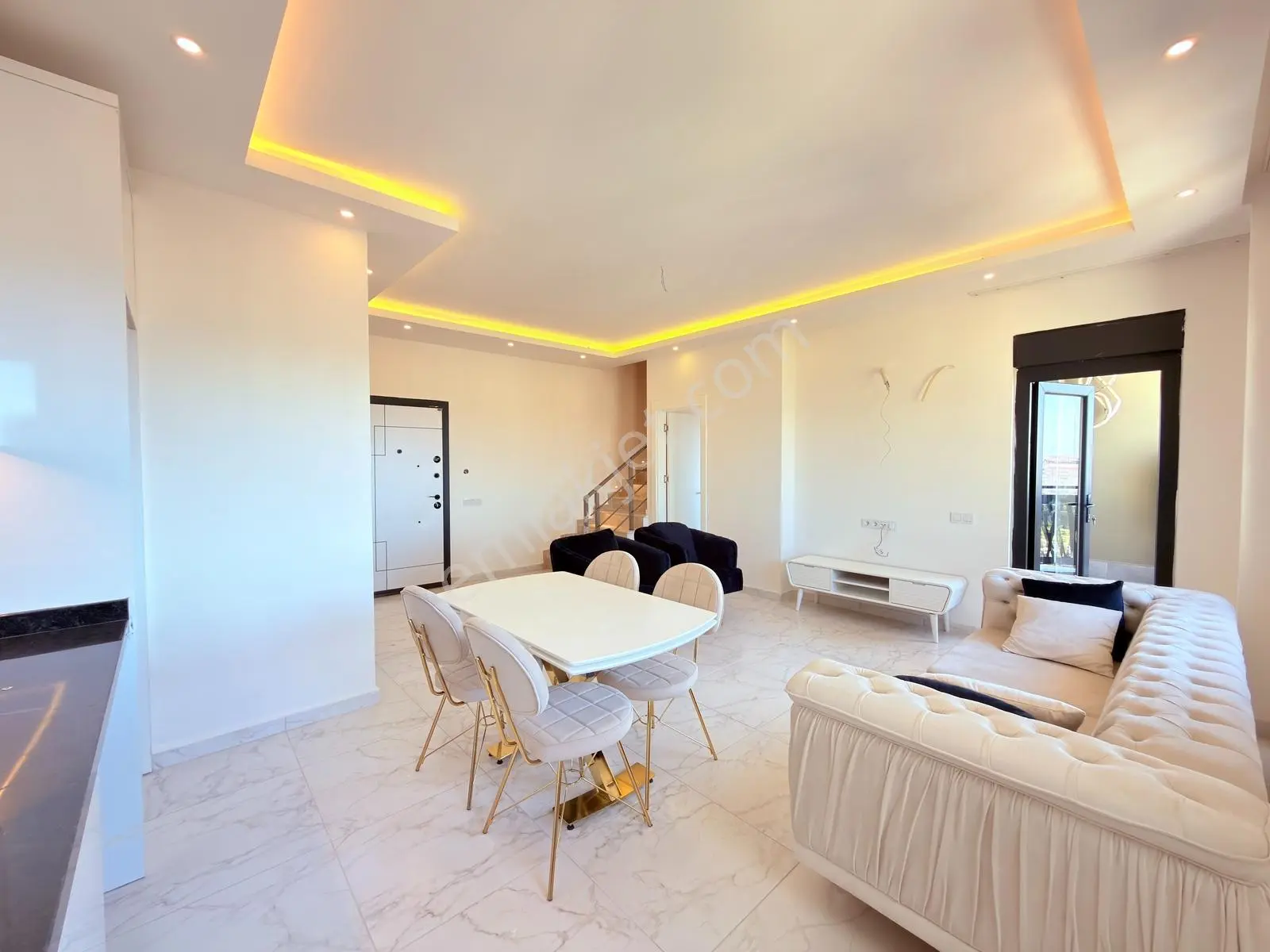 Alanya Avsallarda Geniş Mobilyalı Satılık 4+1 Dubleks Daire — fotoğraf 7
