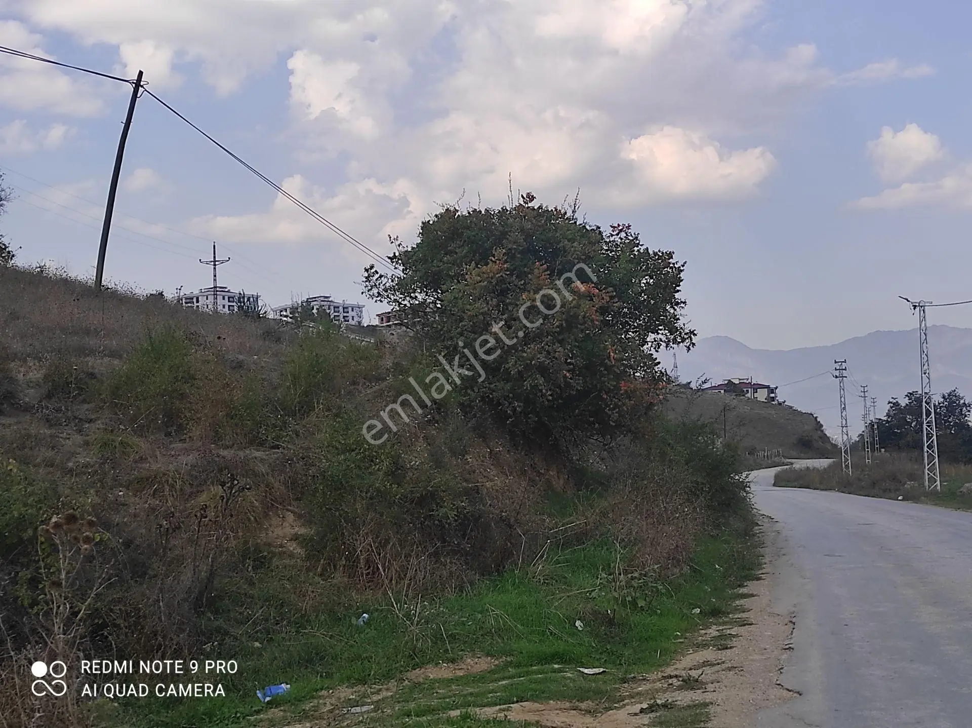Tokat Erbaa Tepe Mah Asrın Life Siteleri Yakını Satılık 15.703 M2 Tek Tapu Meyilli Arazi — fotoğraf 3