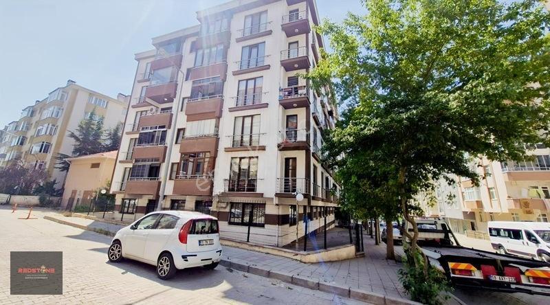 Muhittin Mahallesinde Site İçerisi Satılık 3+1 Daire — fotoğraf 2