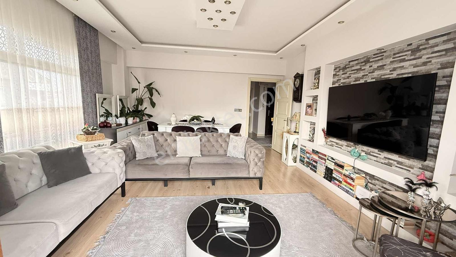 Çanakkale Truva Caddesi Satılık Geniş 2+1