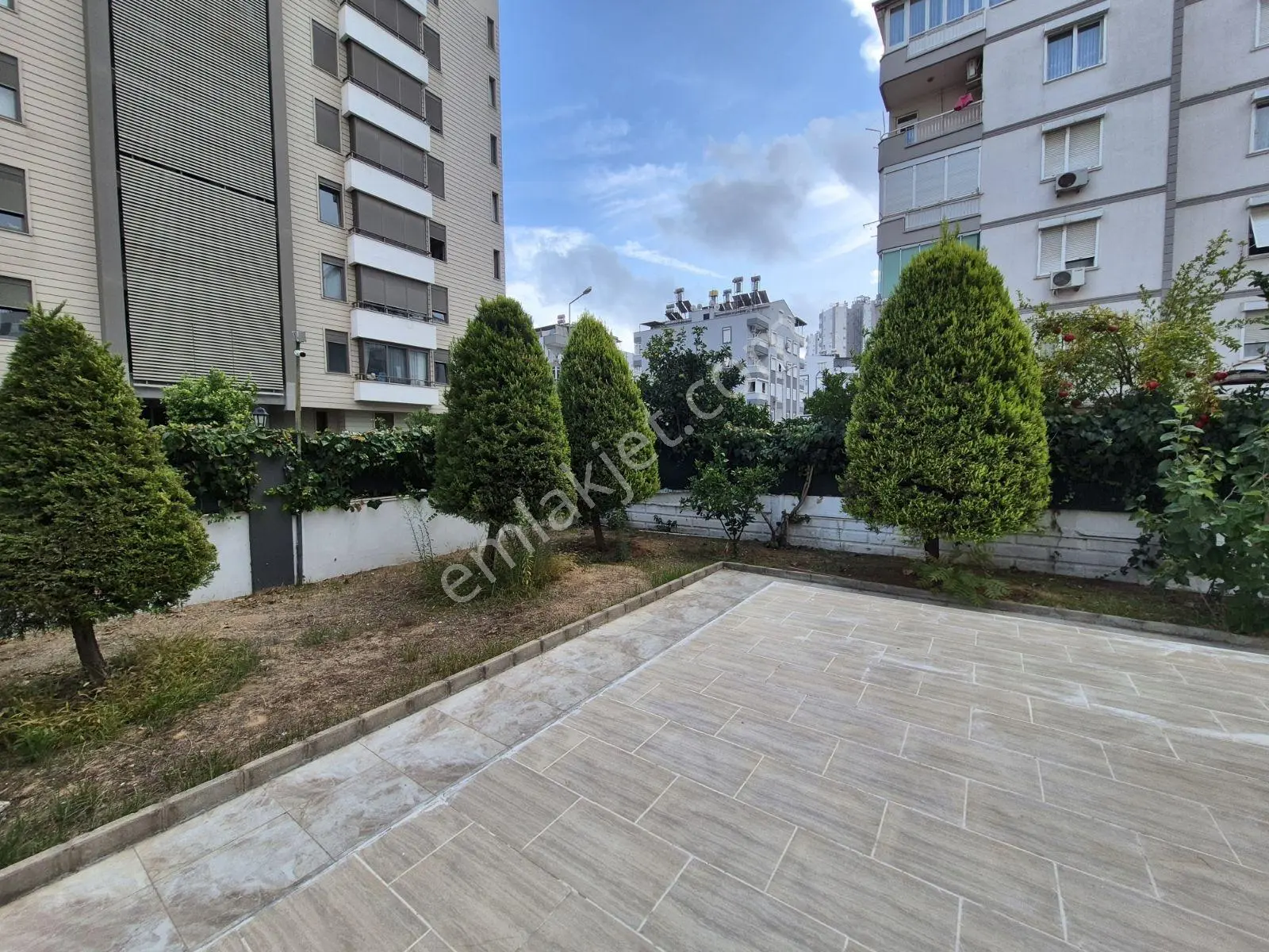 Fener'de Kapalı Otoparklı Havuzlu 1+1 Satılık Daire — fotoğraf 4