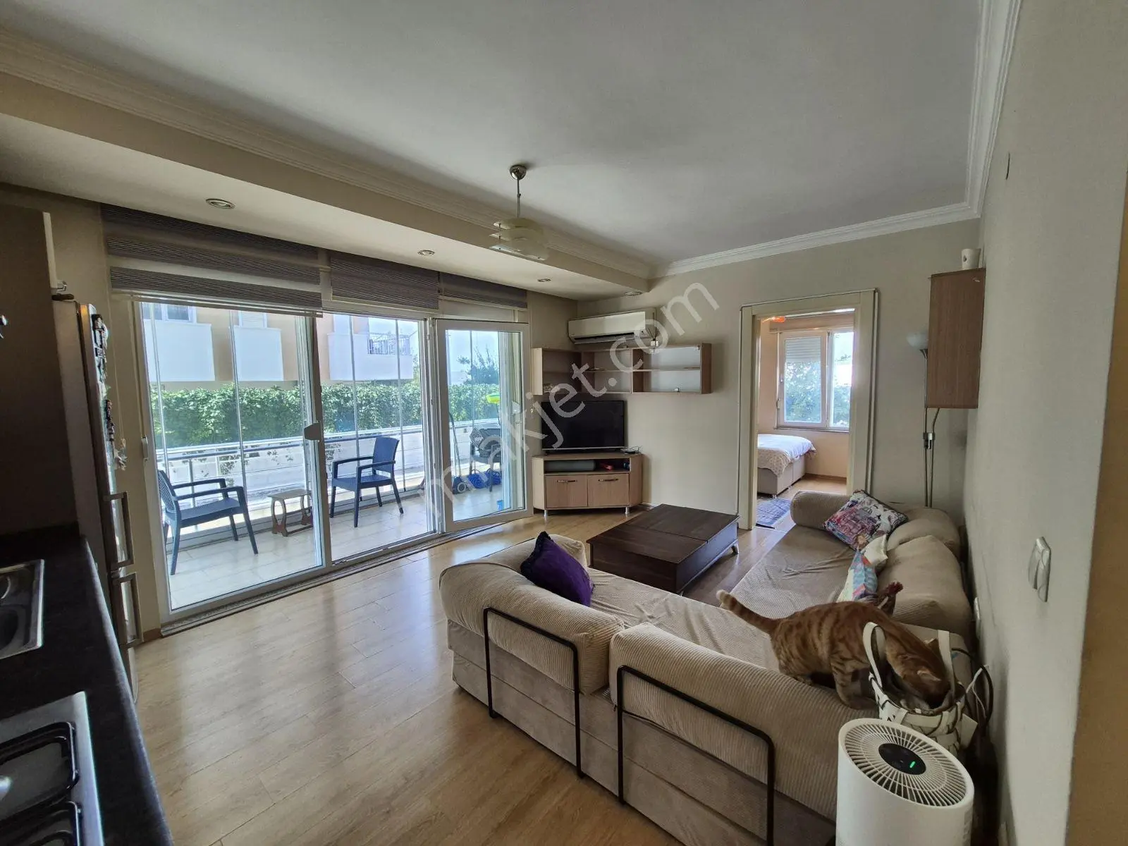 Fener'de Kapalı Otoparklı Havuzlu 1+1 Satılık Daire — fotoğraf 9