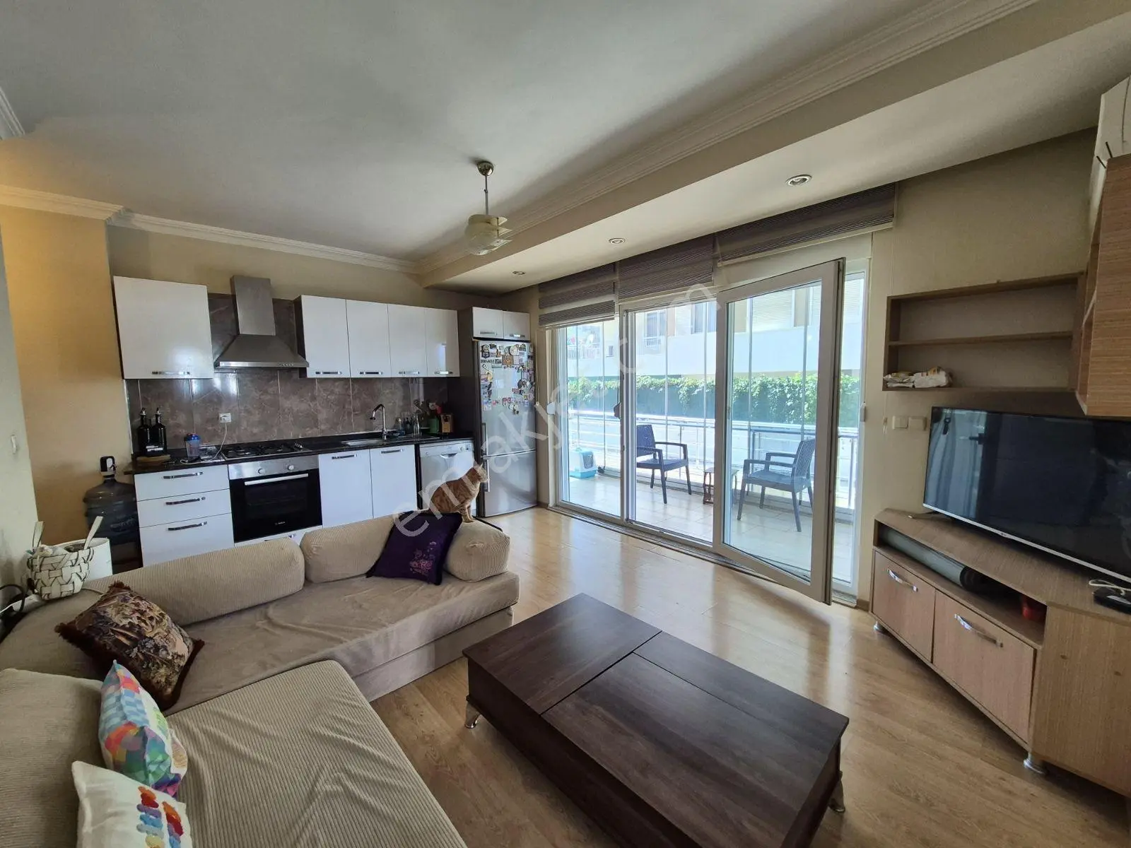 Fener'de Kapalı Otoparklı Havuzlu 1+1 Satılık Daire — fotoğraf 16