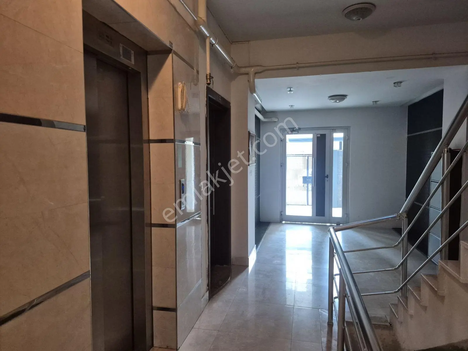 Fener'de Kapalı Otoparklı Havuzlu 1+1 Satılık Daire — fotoğraf 19