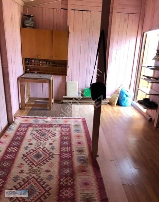 Merkez Emlâk Armağan'dan 241m2 Etrafı Çevrili İçinde Ufak Bir Ev — fotoğraf 8