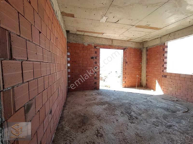 Menemen Asarlık İncirlipınar'da Arsa İçinde Kabası Bitmiş Daire — fotoğraf 2