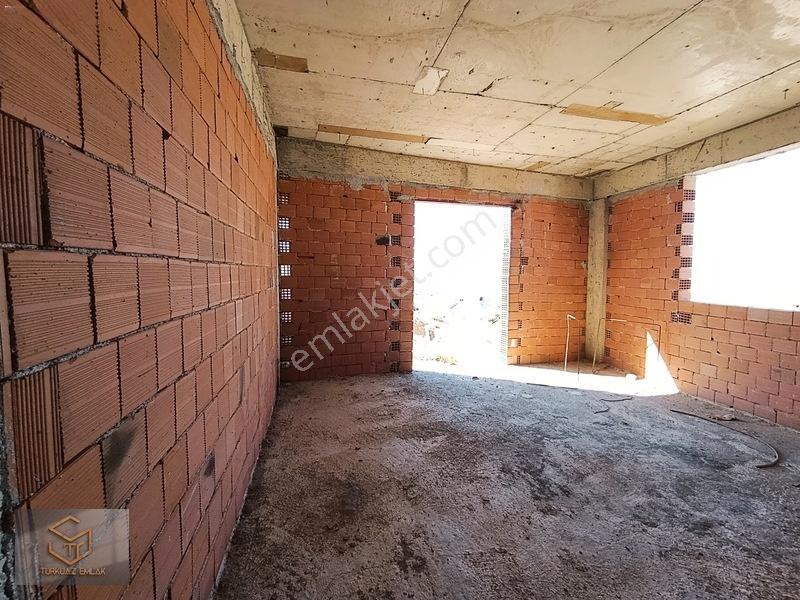 Menemen Asarlık İncirlipınar'da Arsa İçinde Kabası Bitmiş Daire — fotoğraf 4