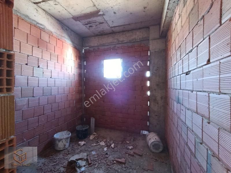 Menemen Asarlık İncirlipınar'da Arsa İçinde Kabası Bitmiş Daire — fotoğraf 5