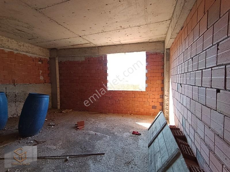 Menemen Asarlık İncirlipınar'da Arsa İçinde Kabası Bitmiş Daire — fotoğraf 17