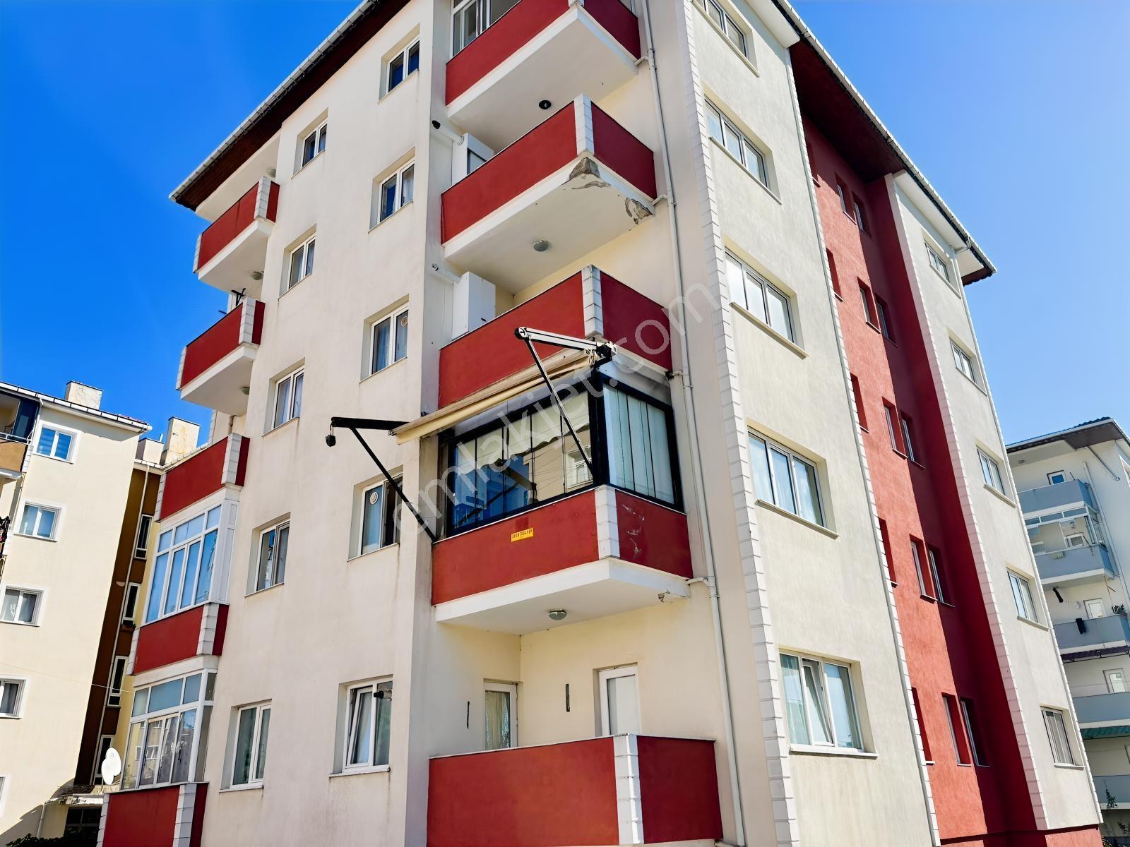 Öğretmen'Den Akçakoca Ayazlı Mahallesinde Satılık 2+1 Daire