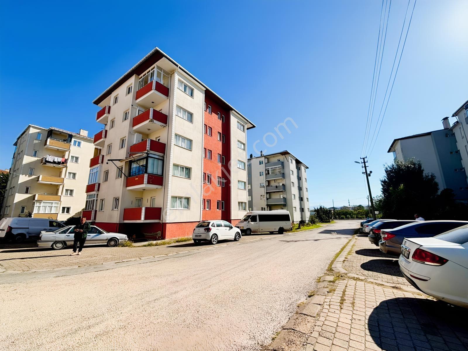 Öğretmen'den Akçakoca Ayazlı Mahallesinde Satılık 2+1 Daire — fotoğraf 3