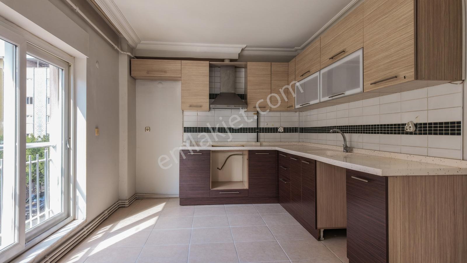Aydın Efeler Mahallesi'nde Ara Kat, Geniş 3+1 Satılık Daire — fotoğraf 13