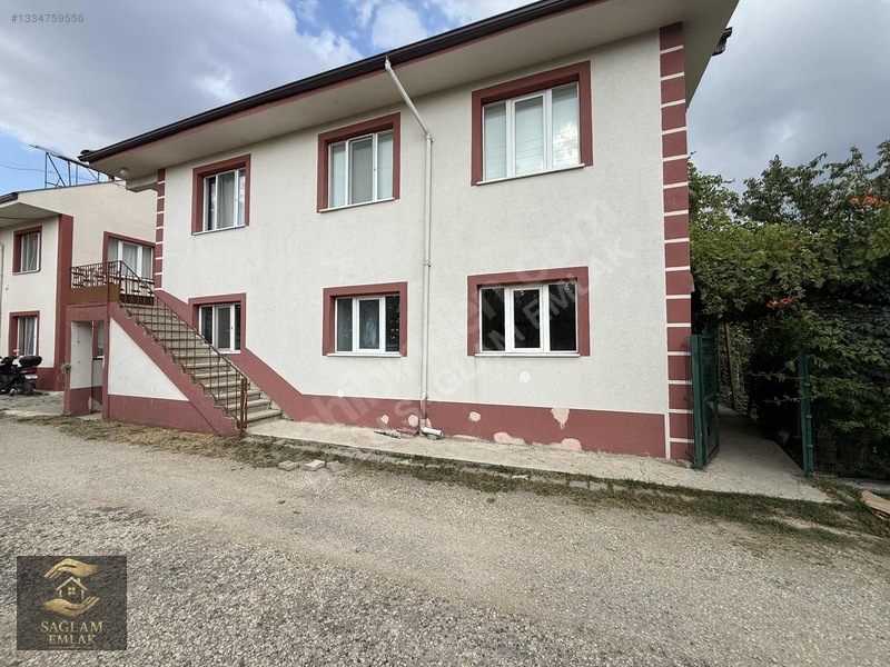 Büyük Berk Köyü'Nde Kiralık 3+1 Müstakil Ev Alt Katı