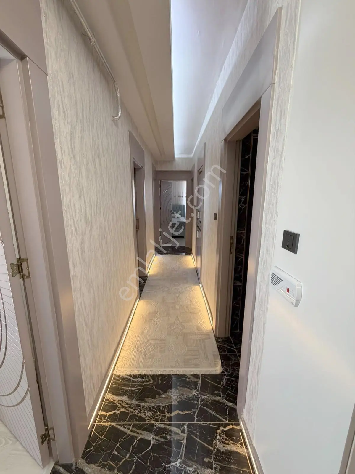 Mavikent Güvenlikli Site İçerisinde Satılık 2.5+1 Yerden Isıtma Daire — fotoğraf 3