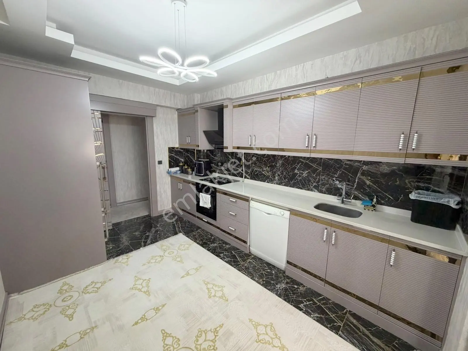 Mavikent Güvenlikli Site İçerisinde Satılık 2.5+1 Yerden Isıtma Daire — fotoğraf 5