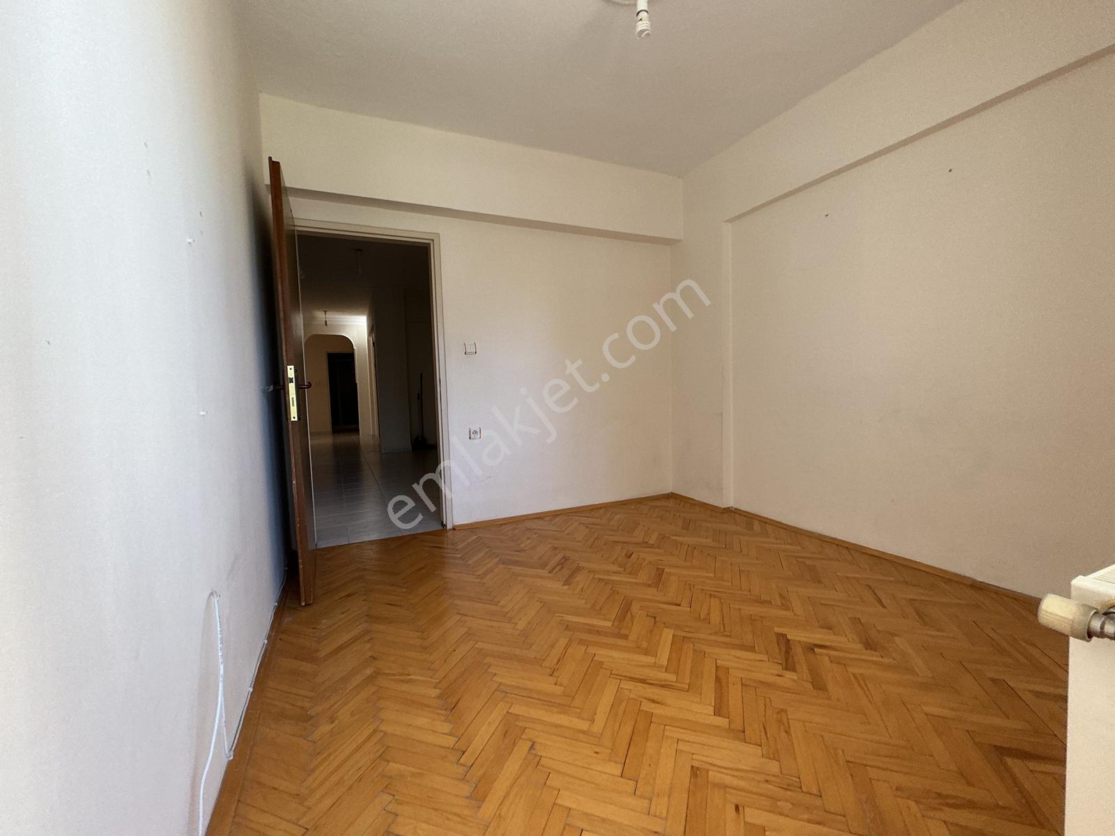23 Nisan' Da Güney Cephe Ara Kat Bağımsız Salon 3+1 — fotoğraf 10