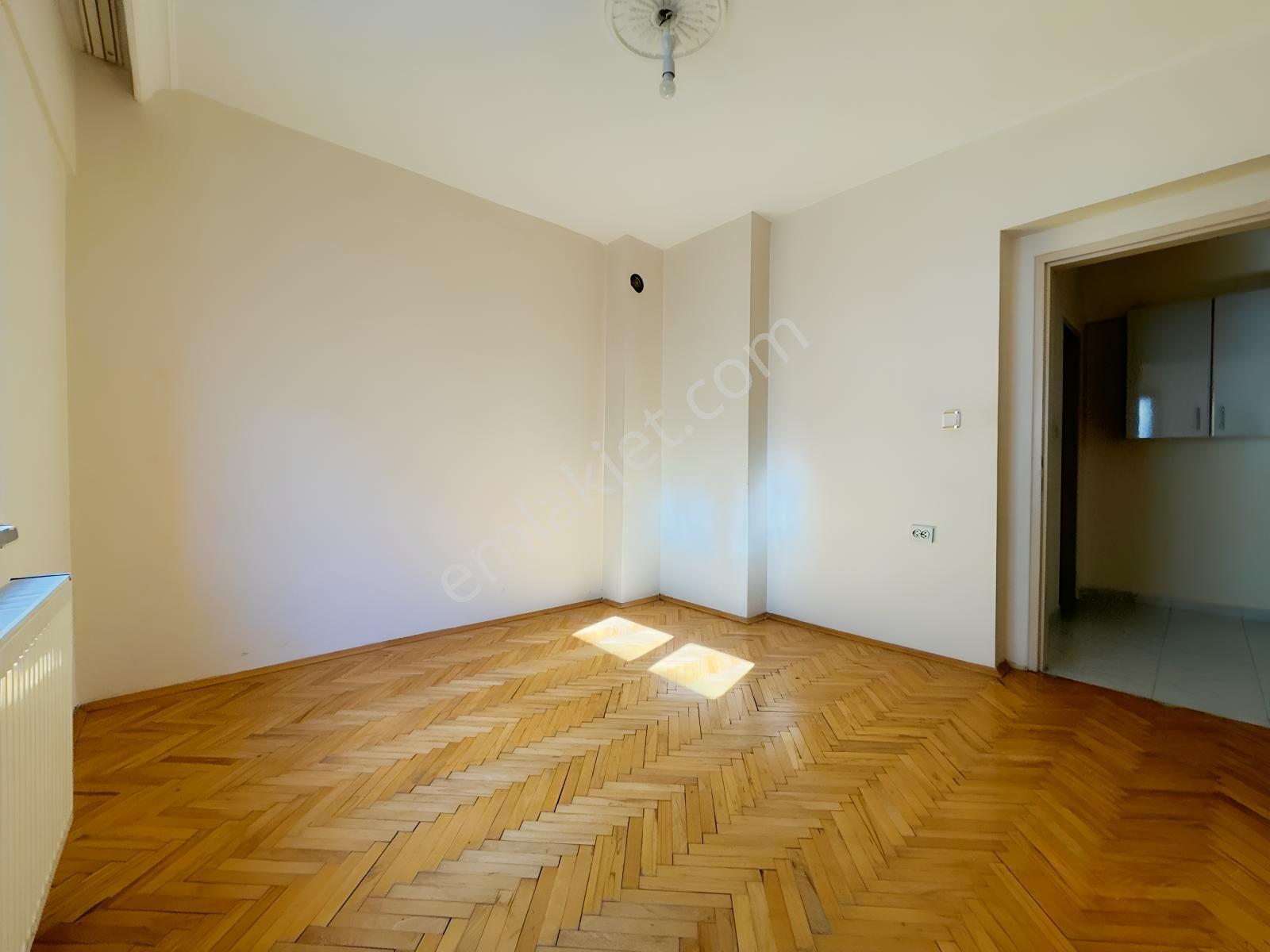 23 Nisan' Da Güney Cephe Ara Kat Bağımsız Salon 3+1 — fotoğraf 15