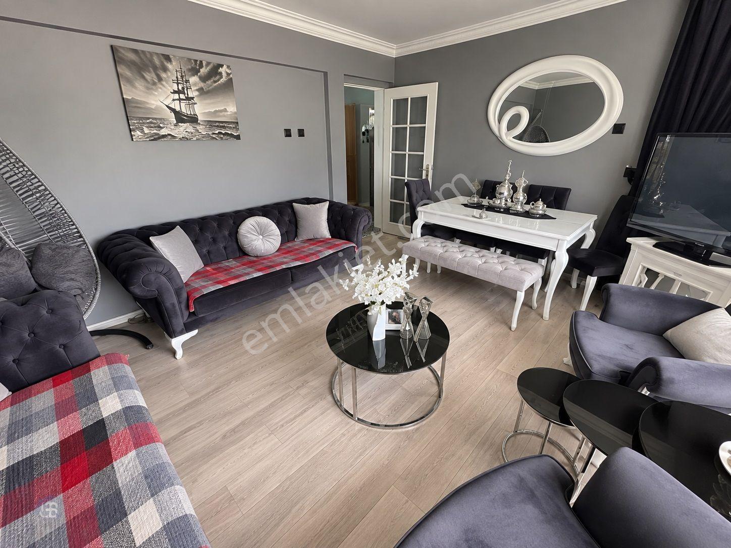 Karabağlar'da Site İçerisinde | Eşyalı | 125 M² 3+1 Lüks Daire — fotoğraf 3