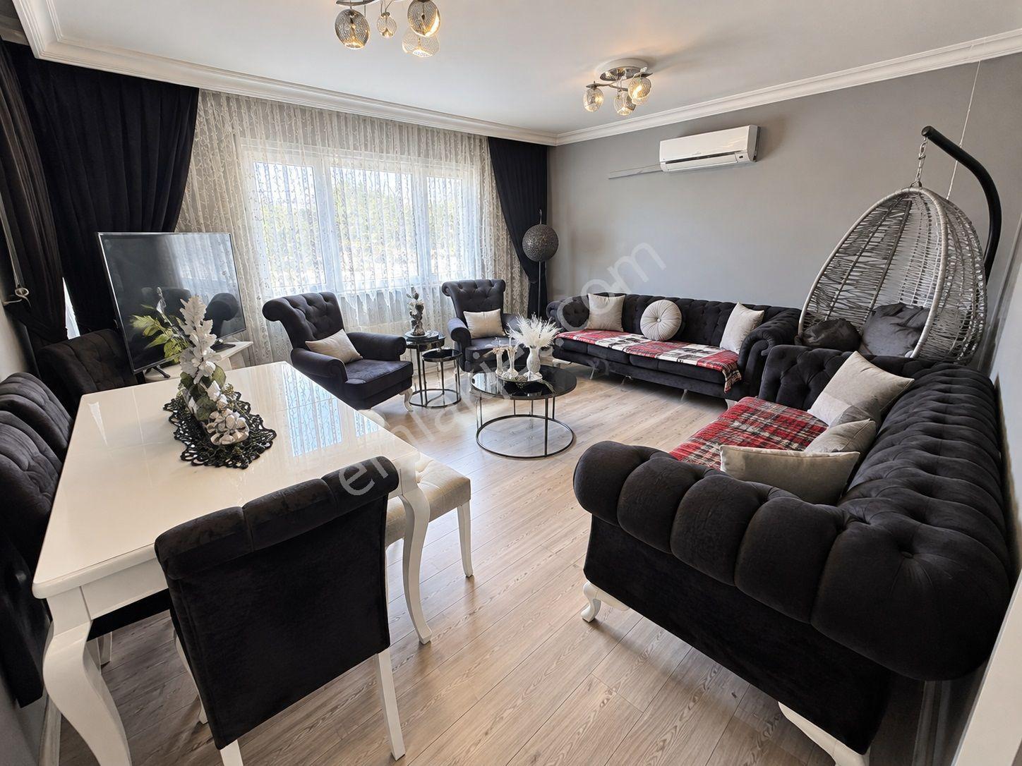 Karabağlar'da Site İçerisinde | Eşyalı | 125 M² 3+1 Lüks Daire — fotoğraf 4