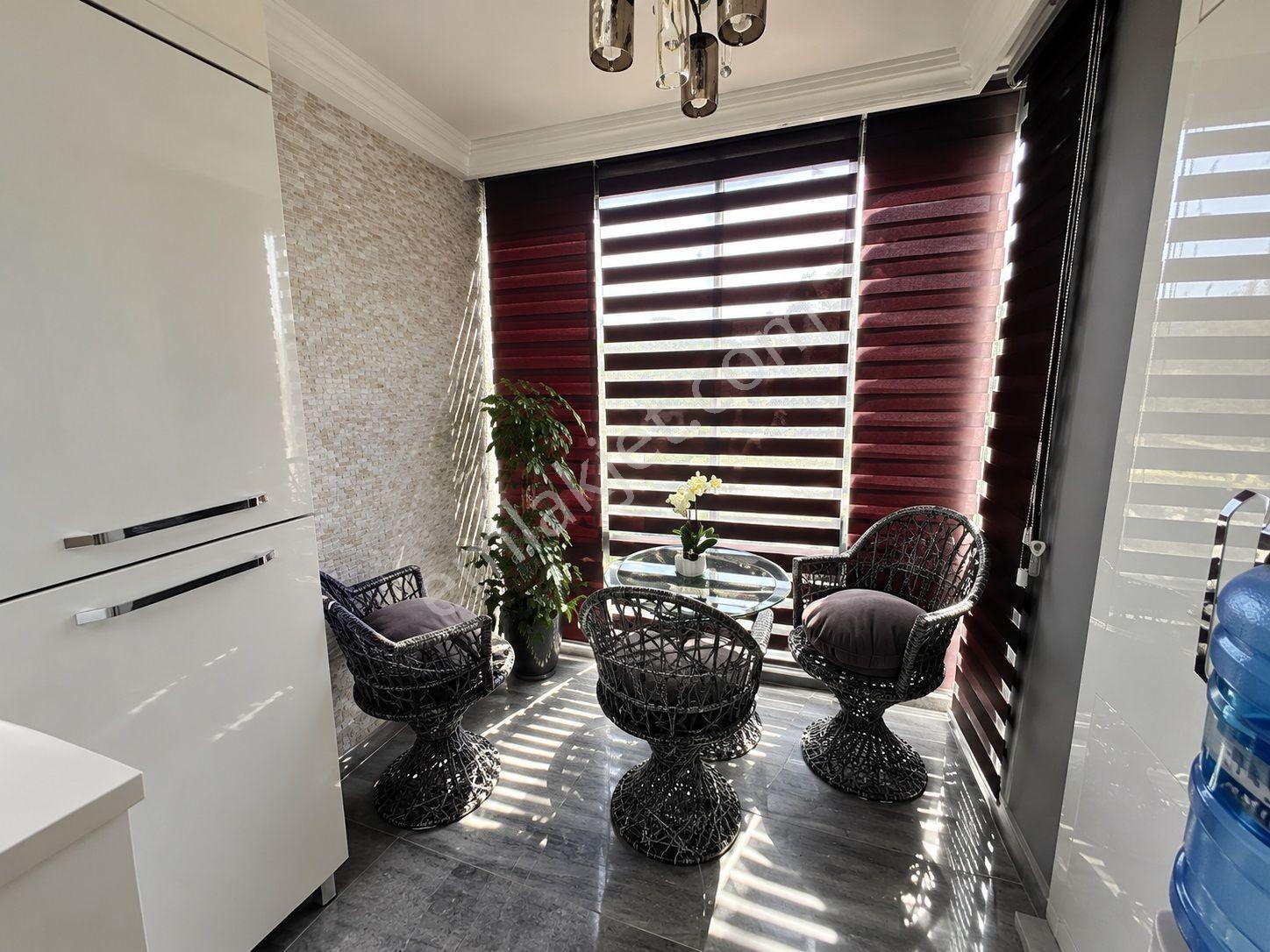 Karabağlar'da Site İçerisinde | Eşyalı | 125 M² 3+1 Lüks Daire — fotoğraf 5