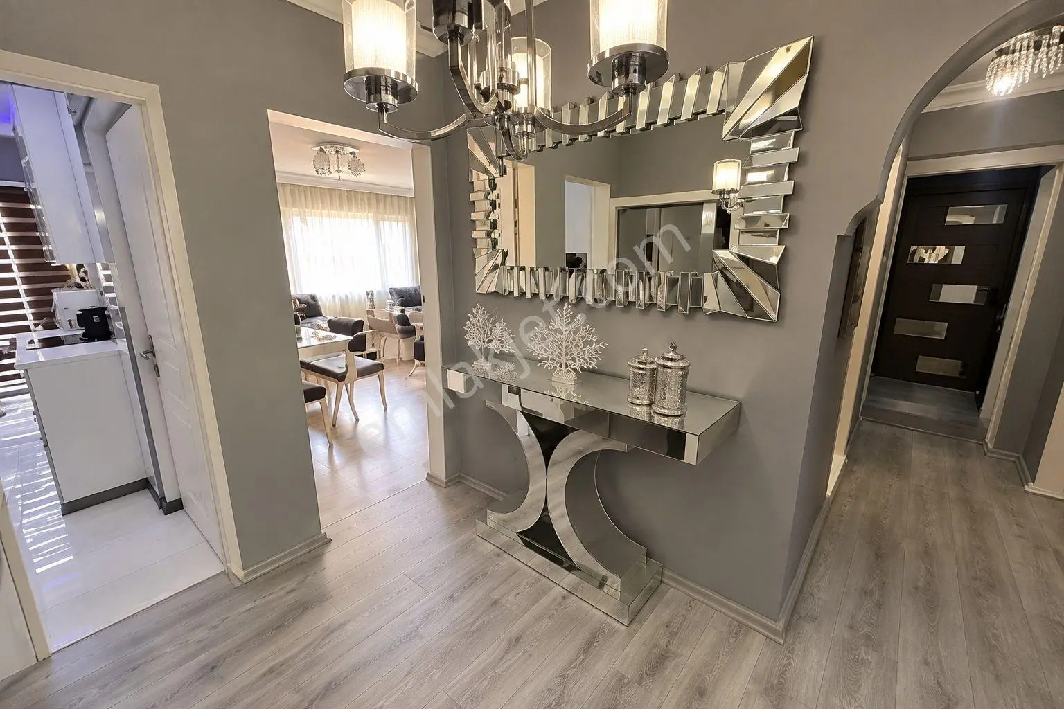 Karabağlar'da Site İçerisinde | Eşyalı | 125 M² 3+1 Lüks Daire — fotoğraf 12