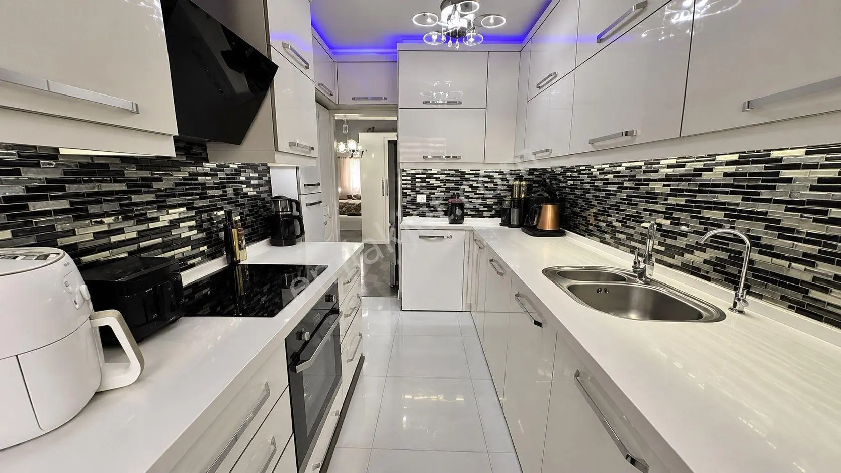 Karabağlar'da Site İçerisinde | Eşyalı | 125 M² 3+1 Lüks Daire — fotoğraf 15
