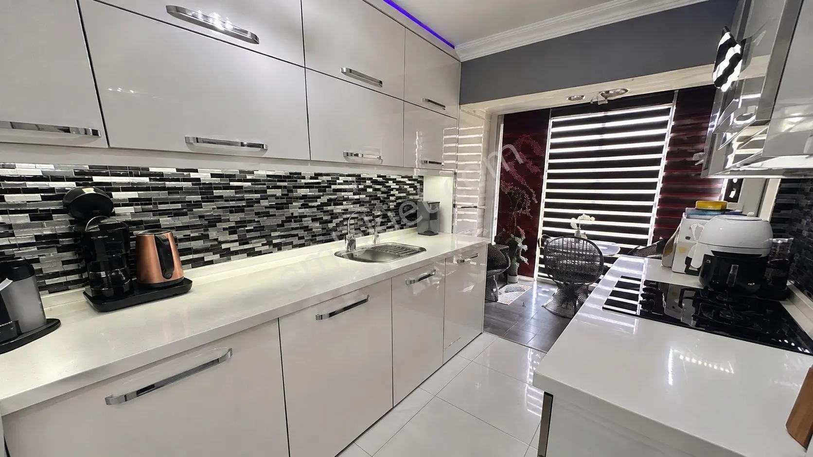 Karabağlar'da Site İçerisinde | Eşyalı | 125 M² 3+1 Lüks Daire — fotoğraf 16