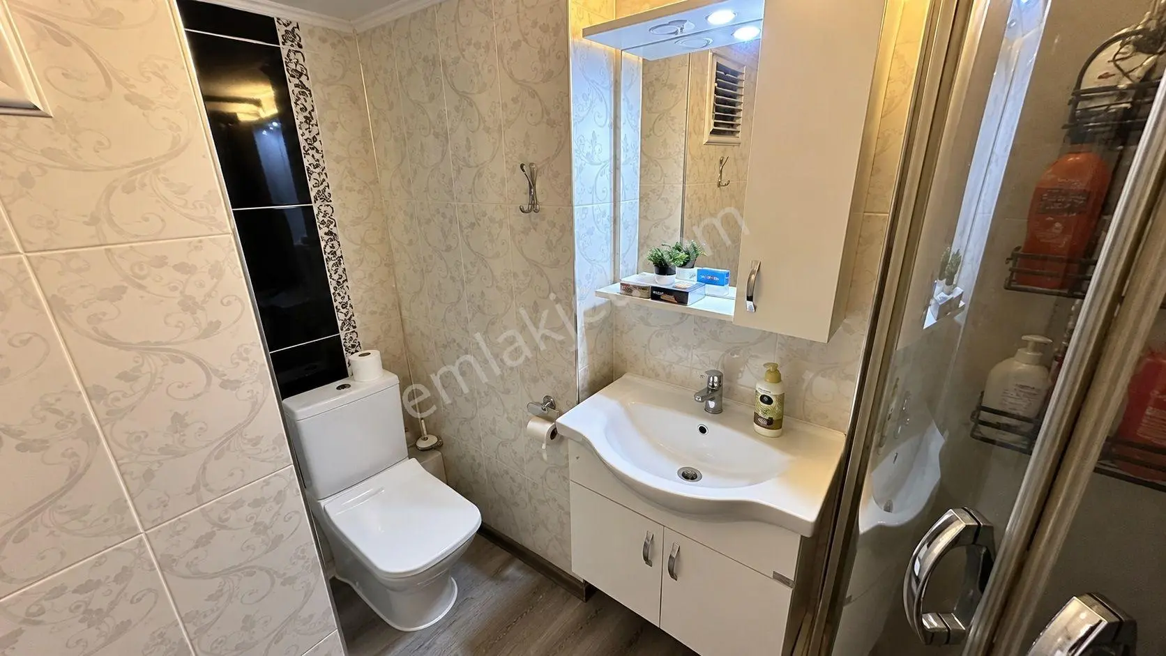 Karabağlar'da Site İçerisinde | Eşyalı | 125 M² 3+1 Lüks Daire — fotoğraf 17