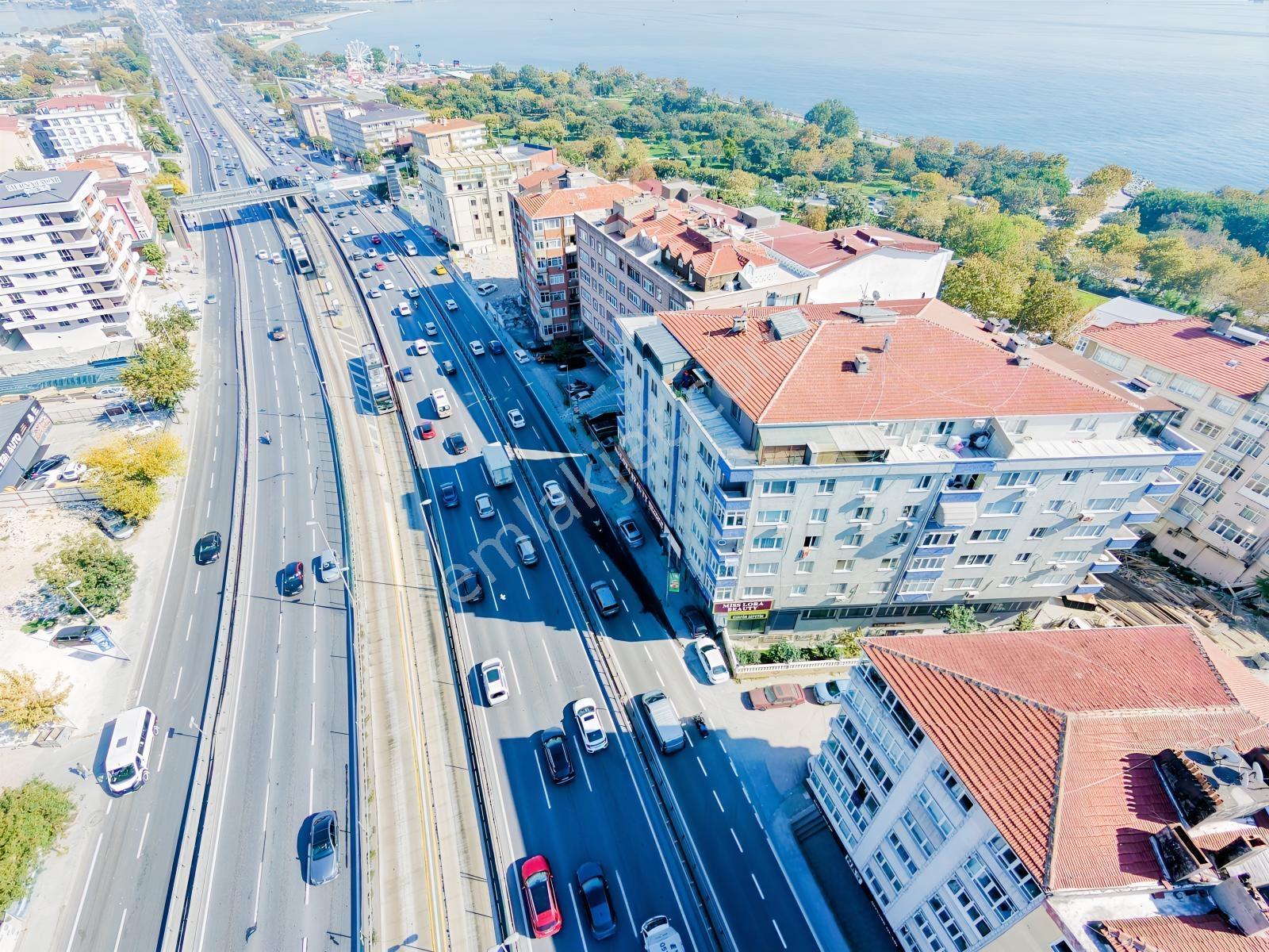 Remaxtan Satılık Avcılarda E-5 Üzerinde Ara Kat 3+1 Daire — fotoğraf 3