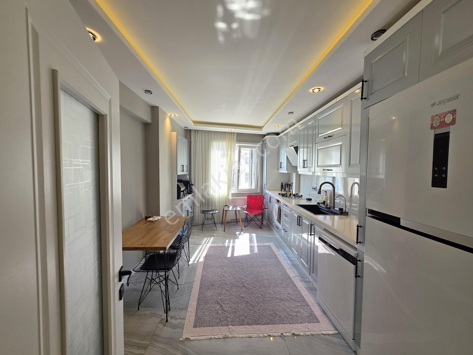 Remaxtan Satılık Avcılarda E-5 Üzerinde Ara Kat 3+1 Daire — fotoğraf 7