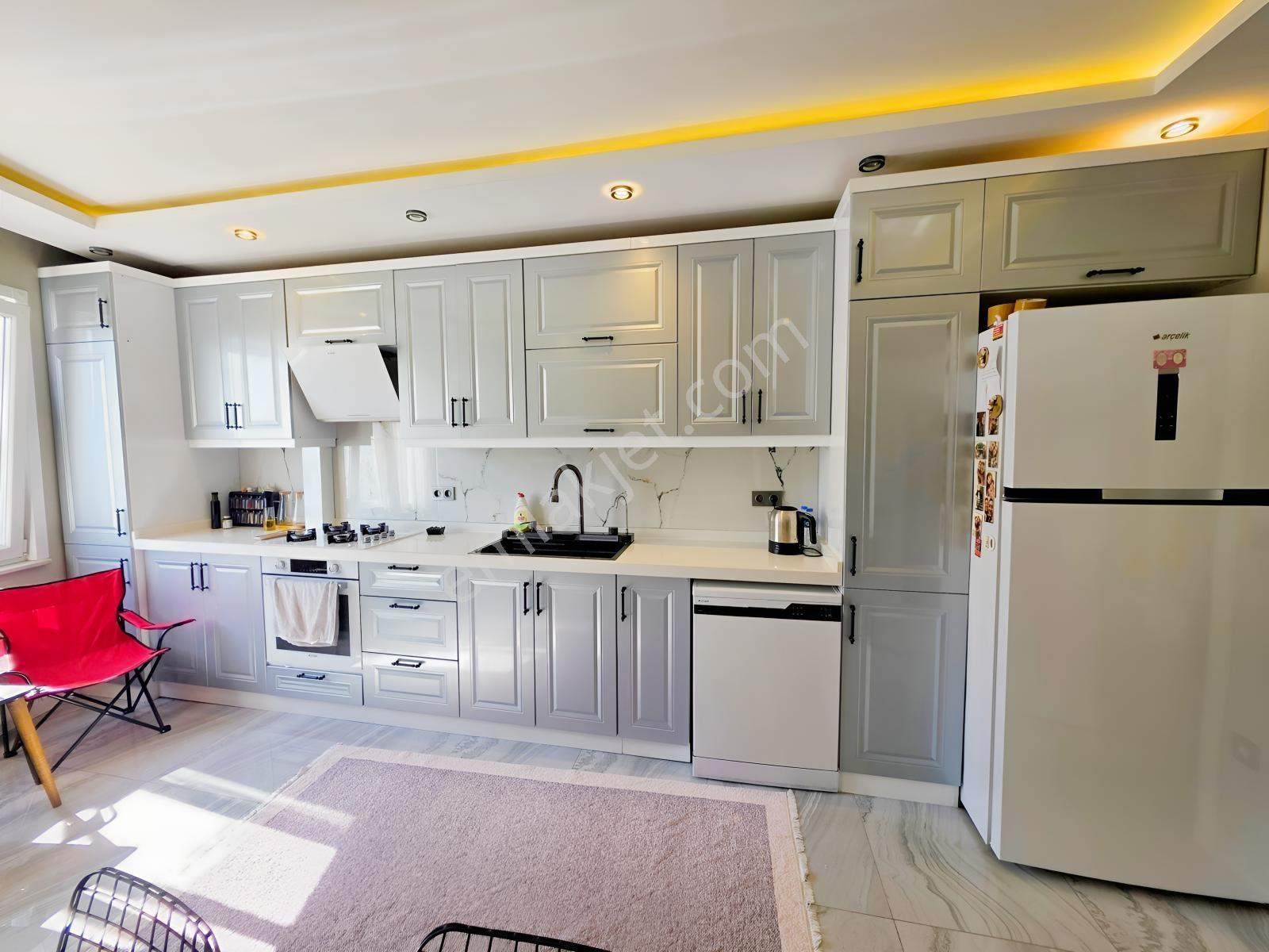 Remaxtan Satılık Avcılarda E-5 Üzerinde Ara Kat 3+1 Daire — fotoğraf 8