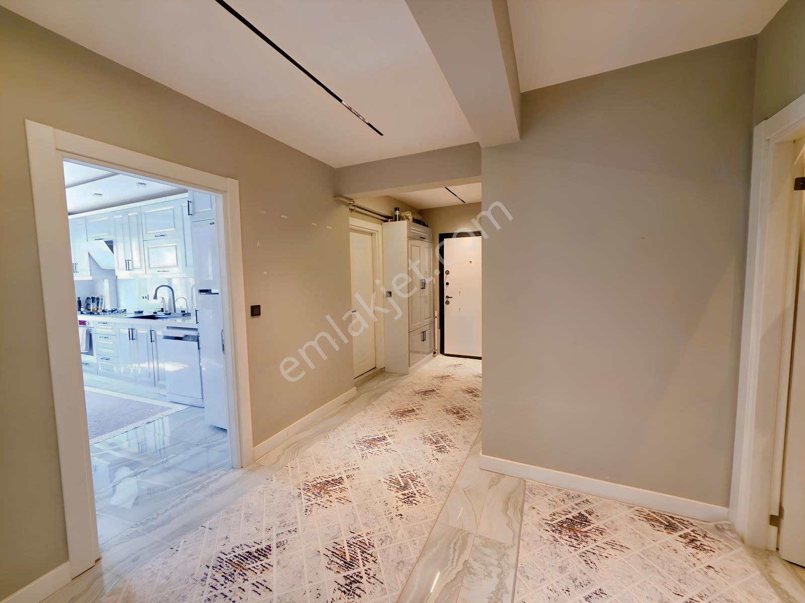 Remaxtan Satılık Avcılarda E-5 Üzerinde Ara Kat 3+1 Daire — fotoğraf 10