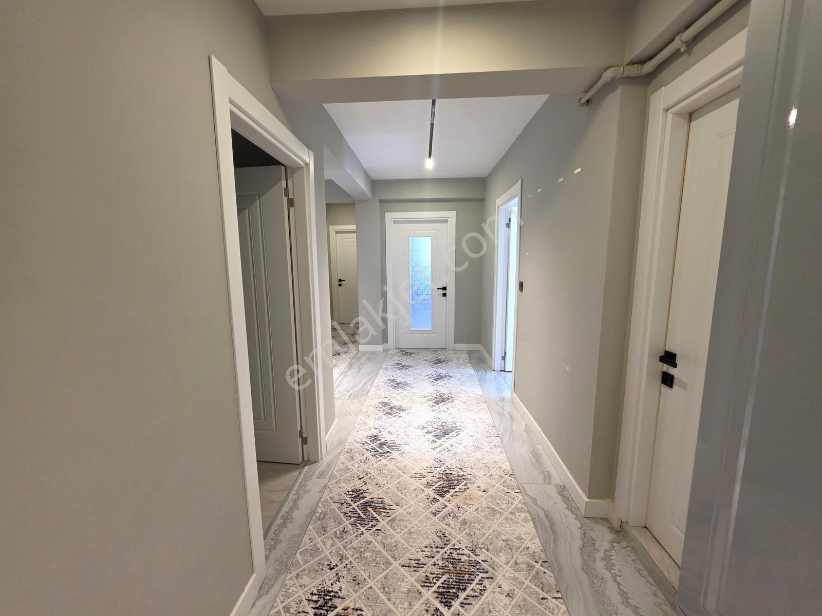 Remaxtan Satılık Avcılarda E-5 Üzerinde Ara Kat 3+1 Daire — fotoğraf 11