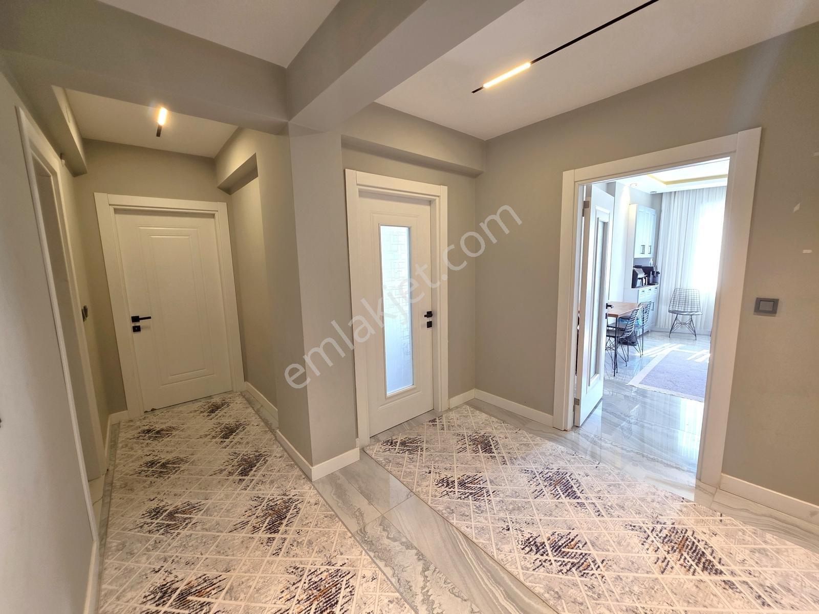 Remaxtan Satılık Avcılarda E-5 Üzerinde Ara Kat 3+1 Daire — fotoğraf 12