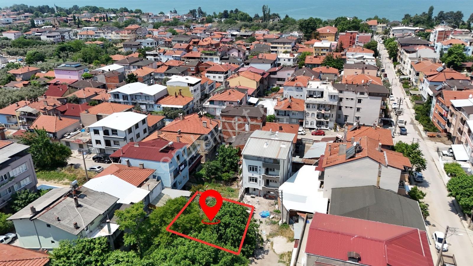 İznik Selçuk Mahallesinde Sahile Yakın 3 Kat İmarlı 200 M² Arsa